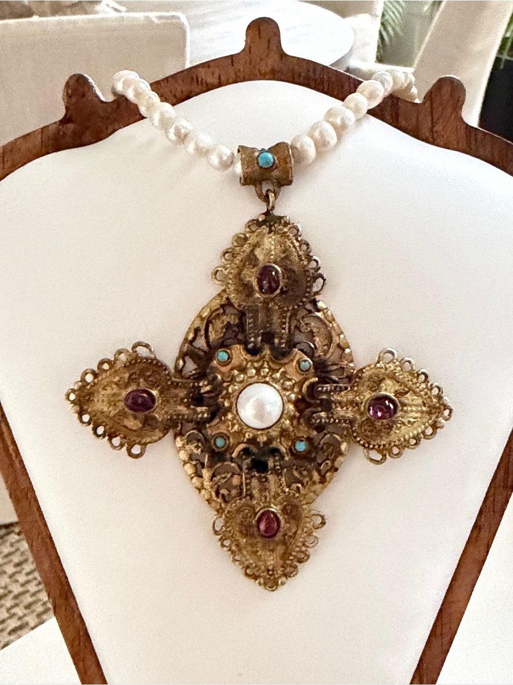 ✨SALE✨ Vintage Stunning Fresh Water Pearls & Gold Cross Necklace